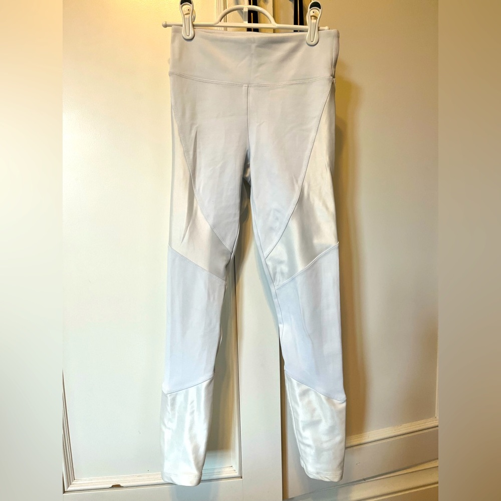 Koral white jacquard leggings size small